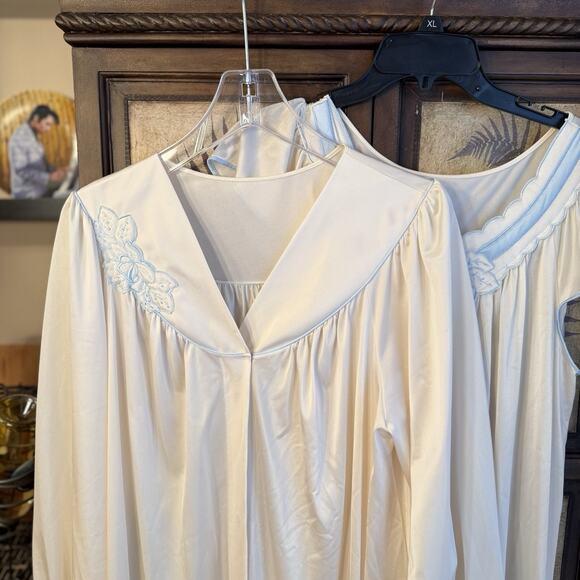 Vtg Ivory Shadowline Nightgown & Robe Set Embroidered & Blue Piping EUC Sz LG - Picture 7 of 16